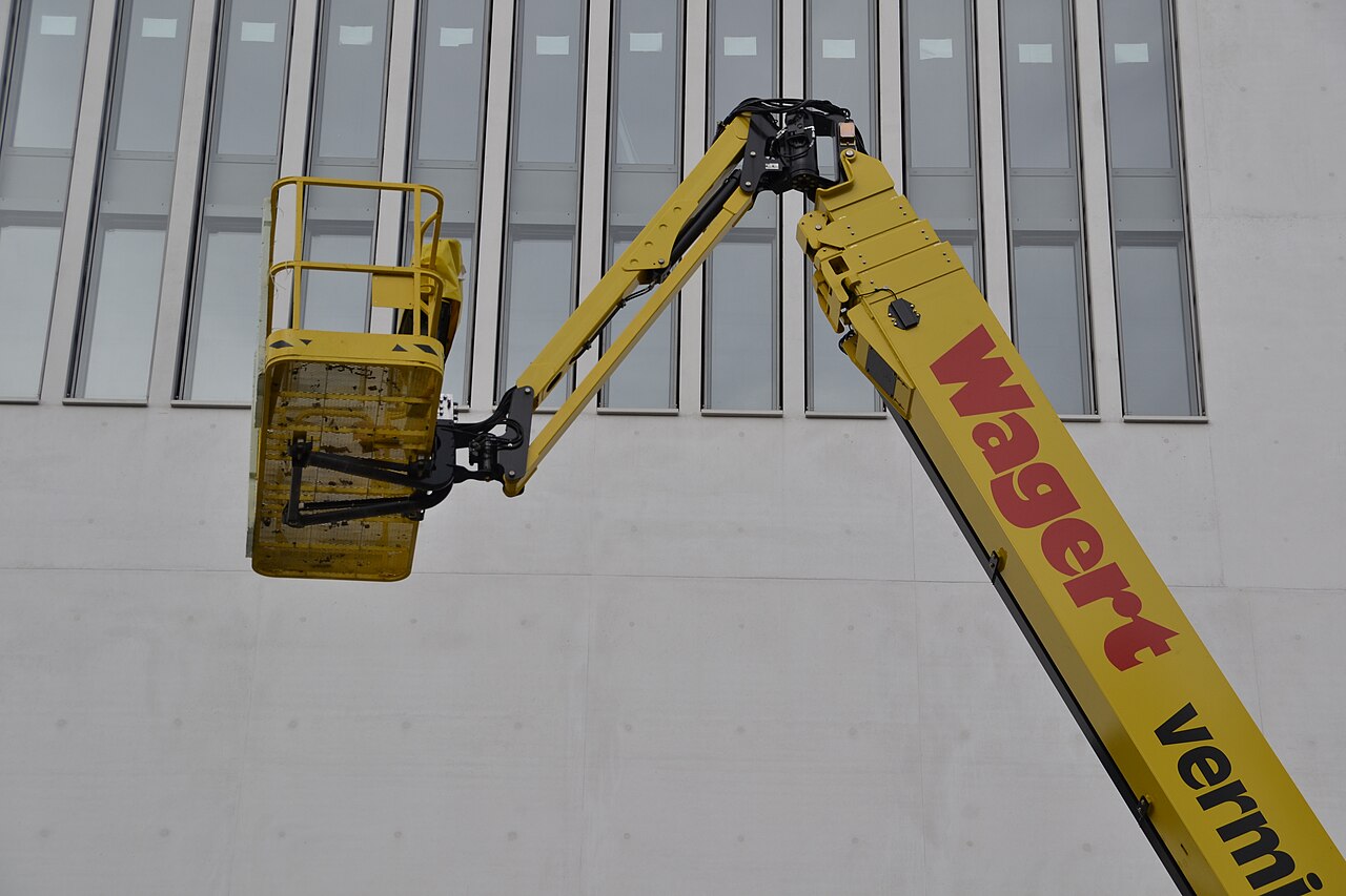 An aerial work platform in Munich.